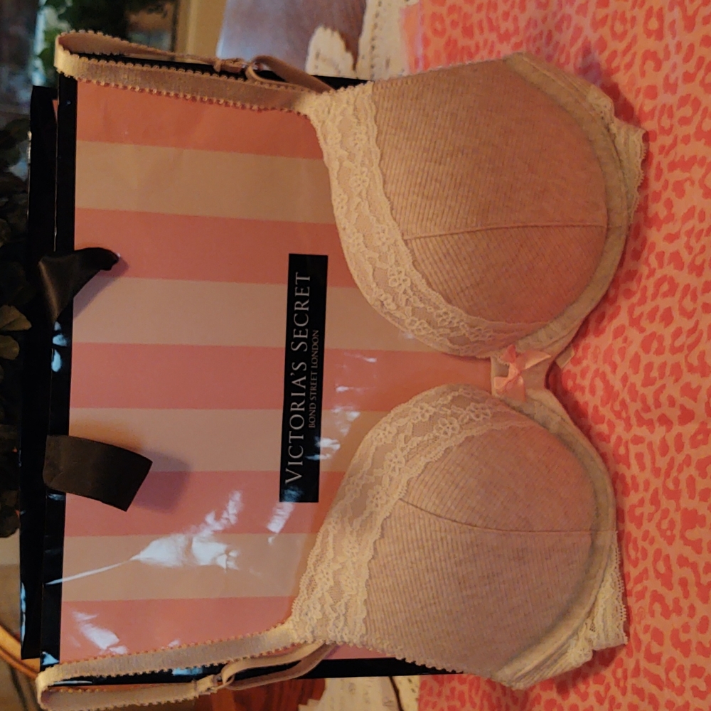Victoria's Secret Plunge Push Up Bra White Lace, Beige Knit 32C